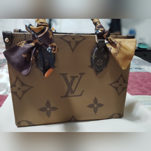 NWOT-Beautiful Tan and Brown Monogram Luxury Two-tone Tote - Picture 1 of 7